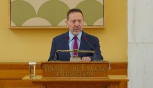 Στουρνάρας: Στο 2,3% η ανάπτυξη το 2024 – Προβλέπει αποκλιμάκωση του πληθωρισμού και μείωση του Δημοσίου Χρέους