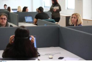 δημόσιοι υπάλληλοι