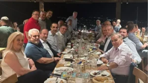 Ο Γρηγόρης Δημητριάδης σε διαρκή επαφή με την κομματική βάση της ΝΔ, αυτή τη φορά στη Γλυφάδα