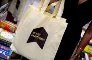 Nέα δωρεά βιβλίων από τους Bookmarkers του Γρηγόρη Δημητριάδη στο 2ο Γυμνάσιο Αγίας Βαρβάρας (video)