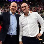 Οι αδελφοί Αγγελόπουλοι σε γήπεδο μπάσκετ
